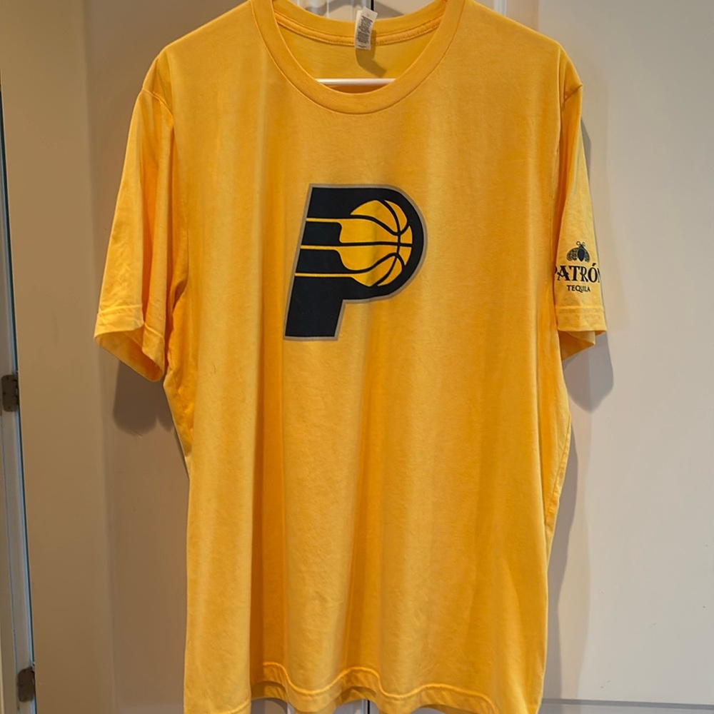 Men’s Patron Tequila Indiana Pacers Short Sleeve T-shirt . Size 2XL.